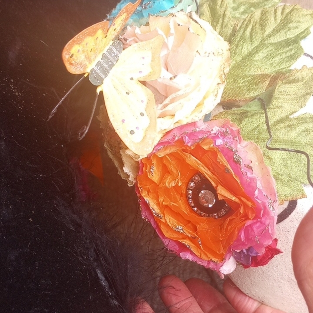 Halloween Skull Mask With Bling And Flowers - Picture 4 of 7